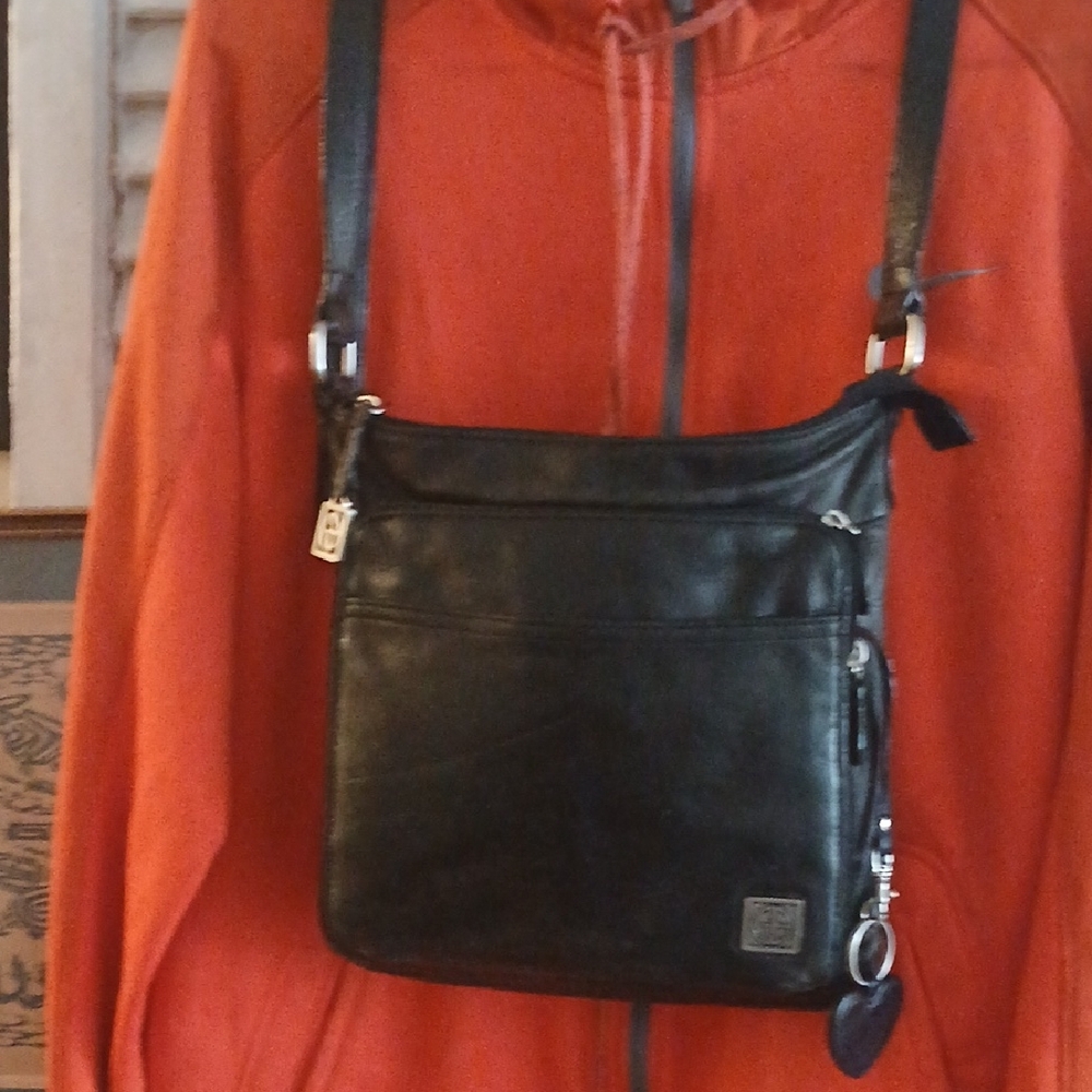 Vintage America Black Leather Crossbody Bag